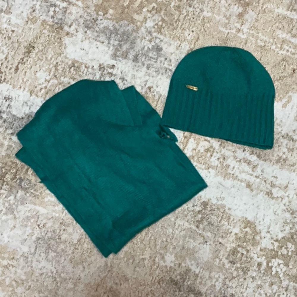 Calvin Klein Emerald/Teal Hat & Scarf Set